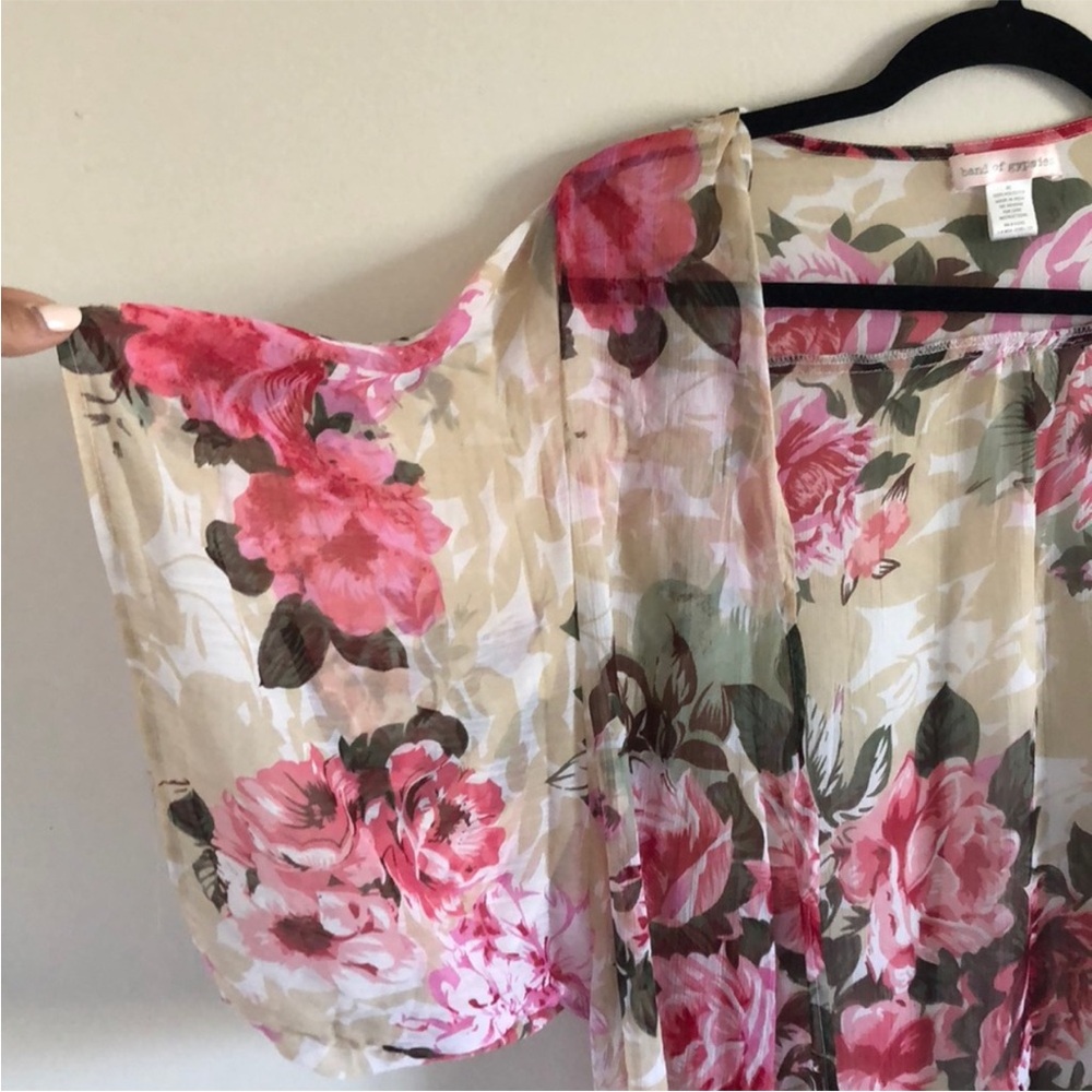 New Urban Outfitters Band of Gypsies floral kimono shawl cover up top - Picture 2 of 3